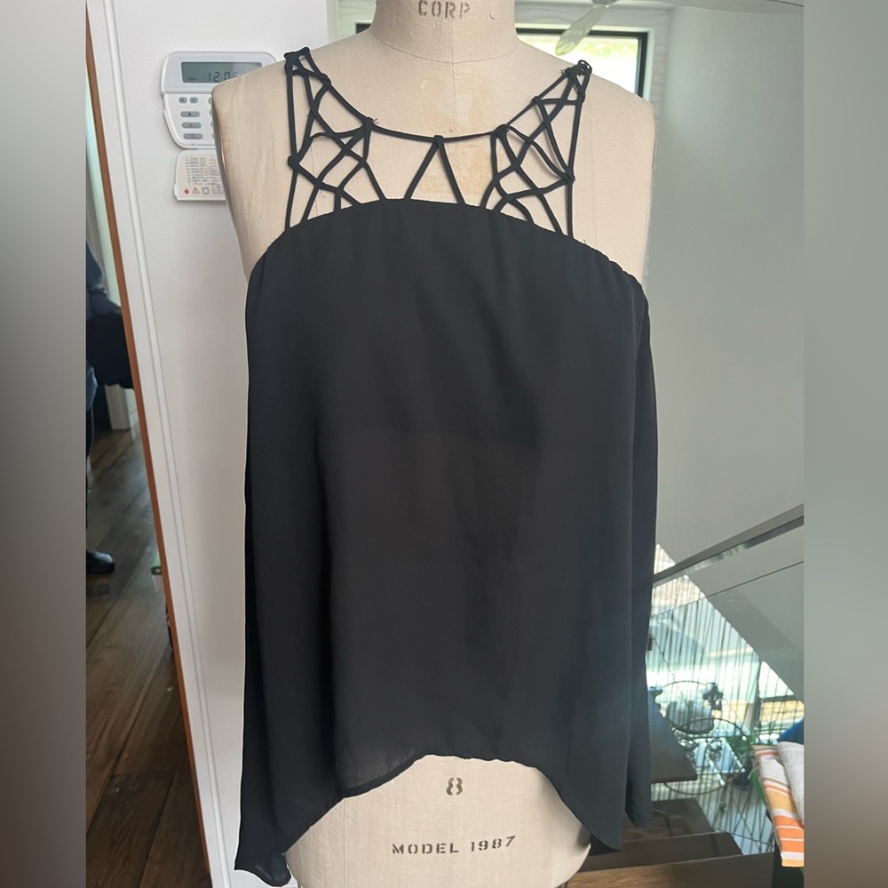 black strappy flowy top size medium to large